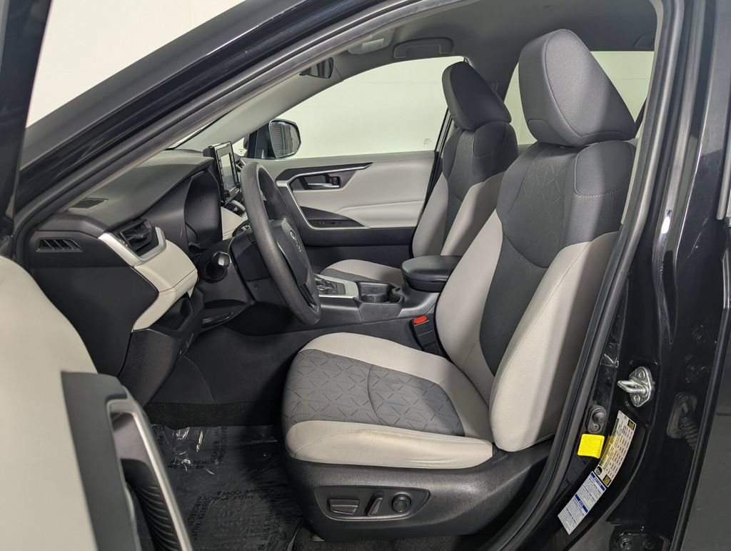 Used 2020 Toyota RAV4 XLE AWD/4WD image 12