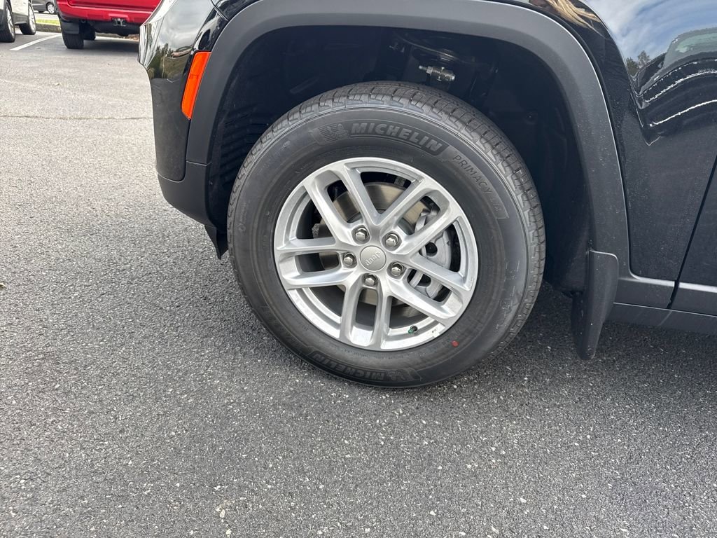 New 2025 Jeep Grand Cherokee Laredo X w/ Trailer Tow Package image 23