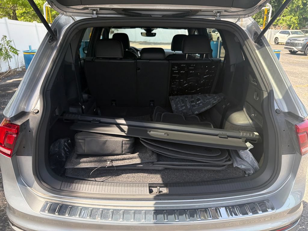 Used 2023 Volkswagen Tiguan SE R-Line FWD image 28
