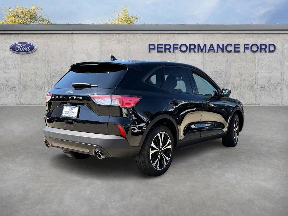 Used 2022 Ford Escape SE w/ SE Sport Appearance Package FWD image 5