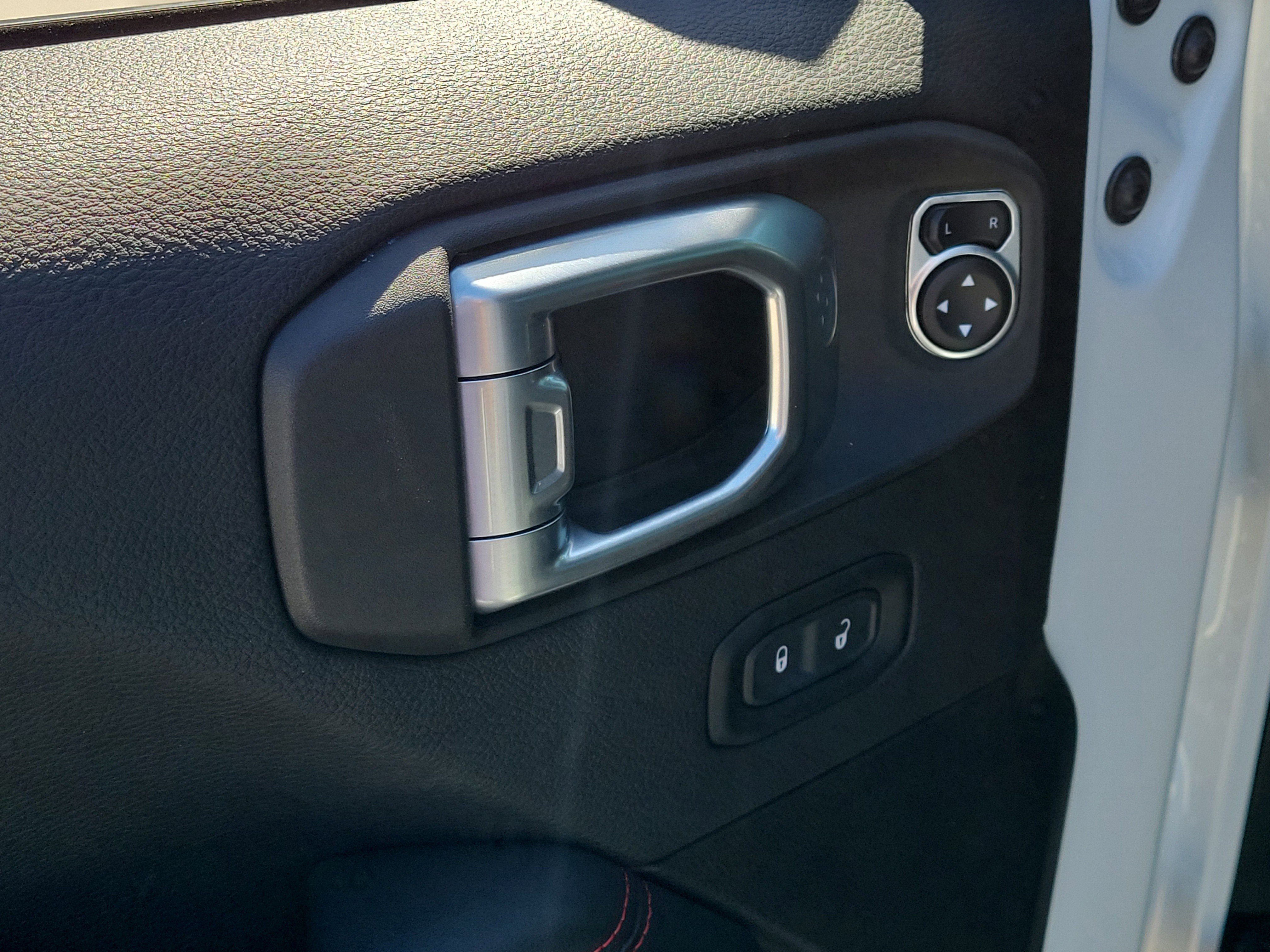 Used 2024 Jeep Wrangler Unlimited Rubicon AWD/4WD image 21
