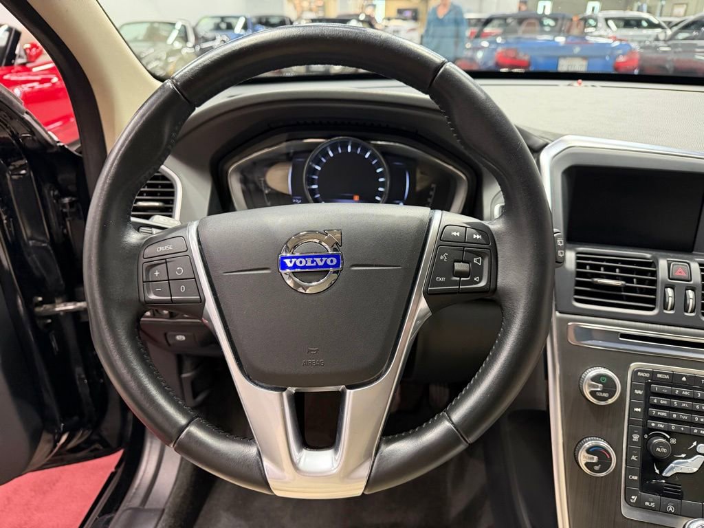 Used 2016 Volvo XC60 T6 w/ Proximity Package AWD/4WD image 31