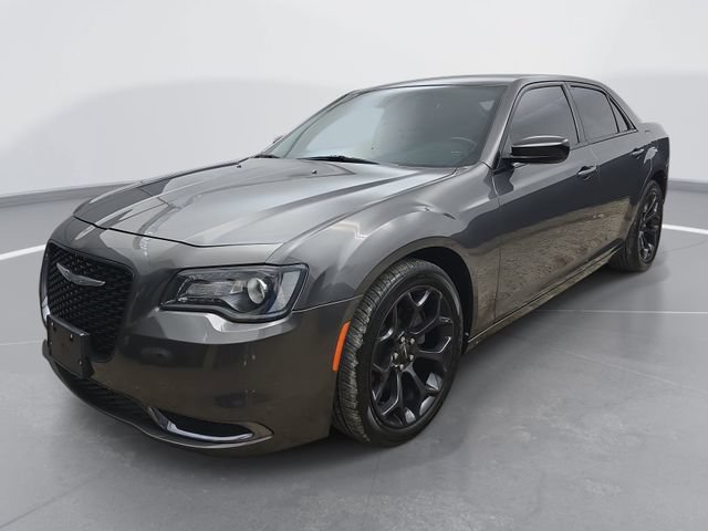 Used 2019 Chrysler 300 Touring w/ Sport Appearance Package RWD image 10