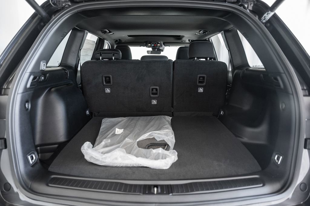 New 2025 Jeep Grand Cherokee Laredo X w/ Luxury Tech Group I image 9