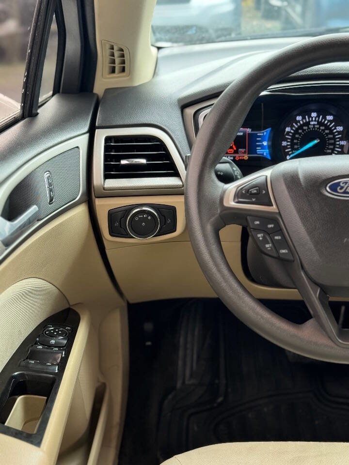 Used 2016 Ford Fusion SE image 16