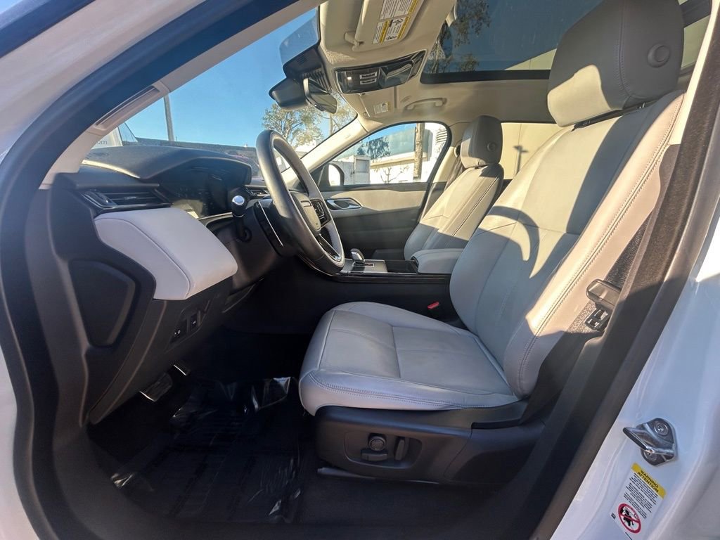 Used 2025 Land Rover Range Rover Velar Dynamic SE image 8