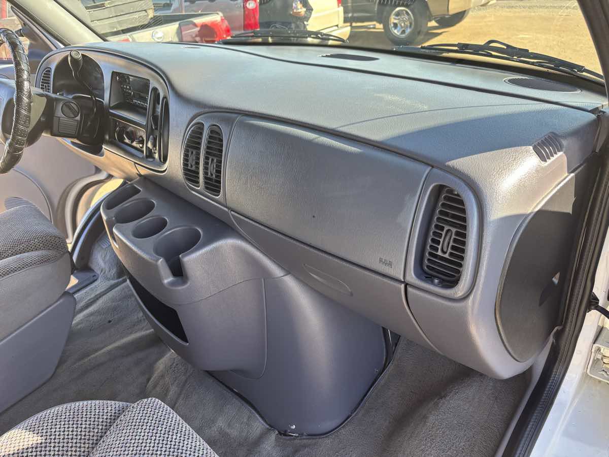 Used 2000 Dodge B3500 image 16