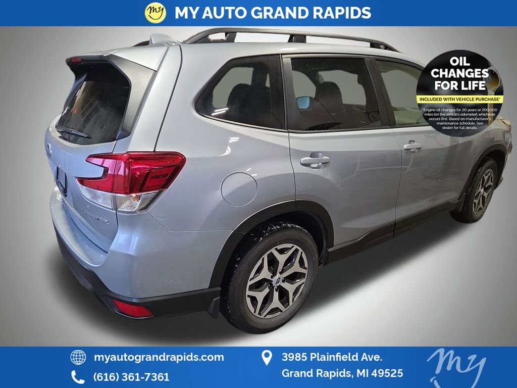 Used 2023 Subaru Forester Premium image 7