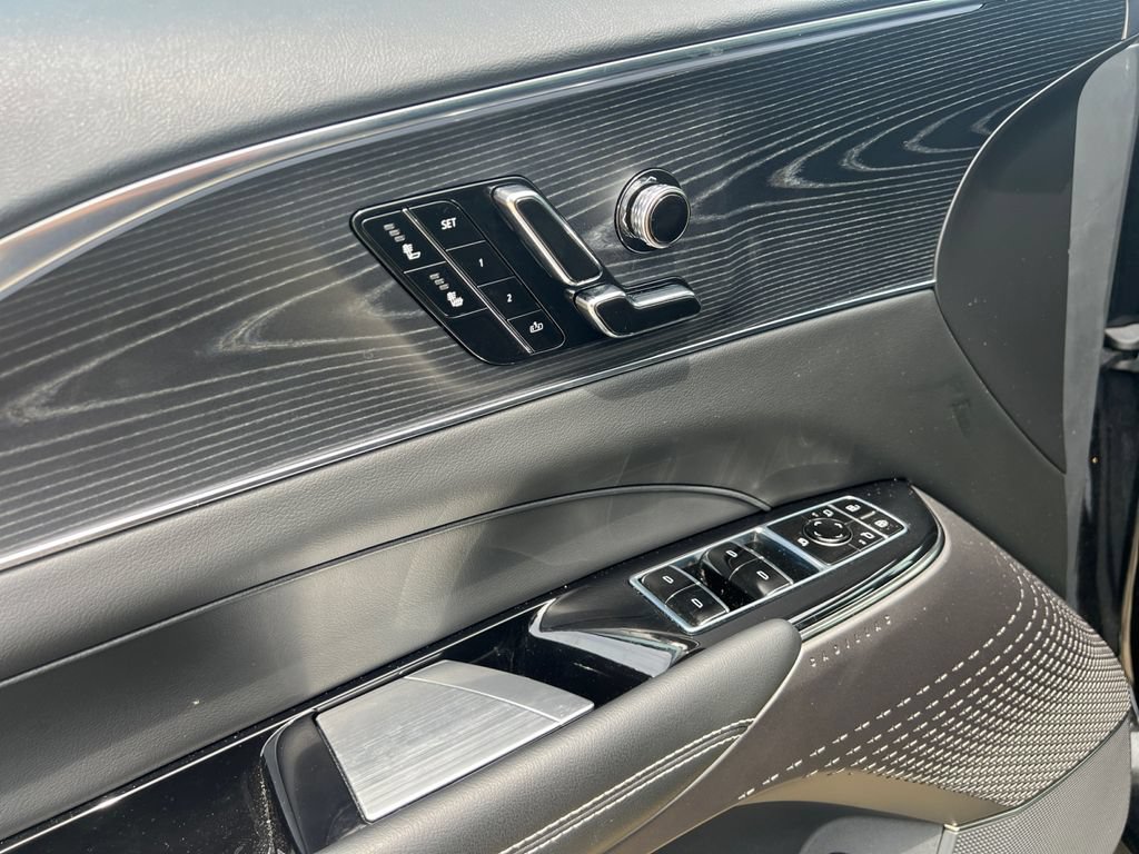 Used 2024 Cadillac Lyriq Luxury AWD/4WD image 20