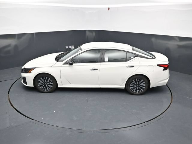 Used 2025 Nissan Altima 2.5 SV FWD image 46