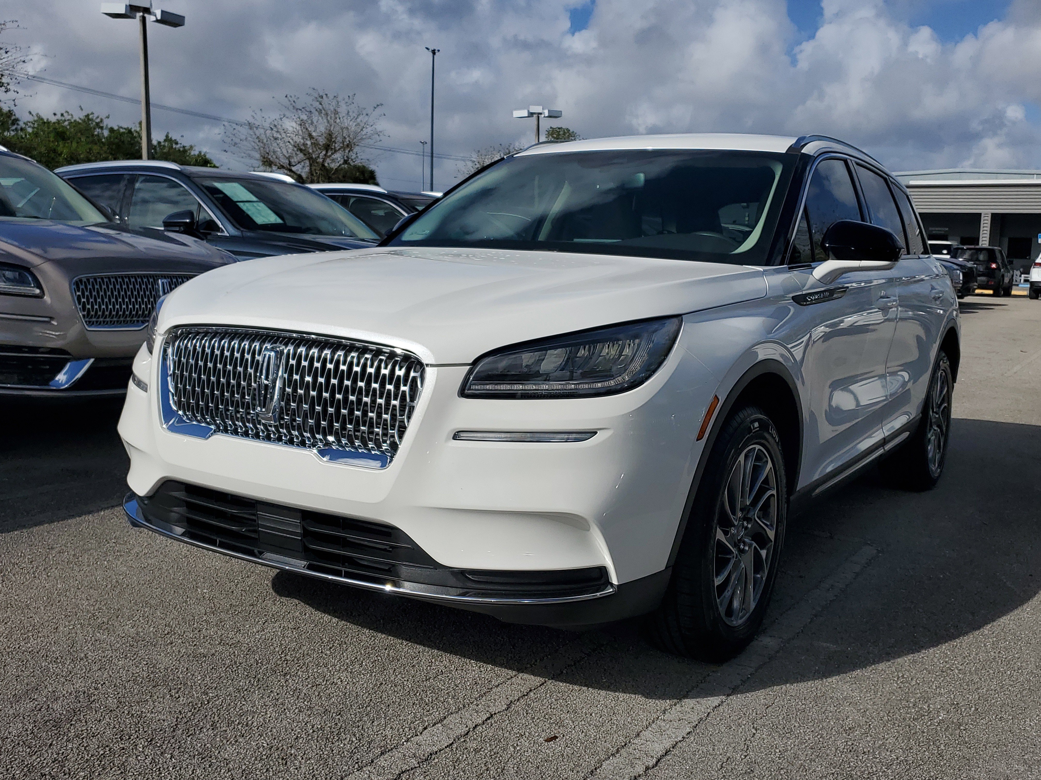 Certified 2022 Lincoln Corsair FWD image 3