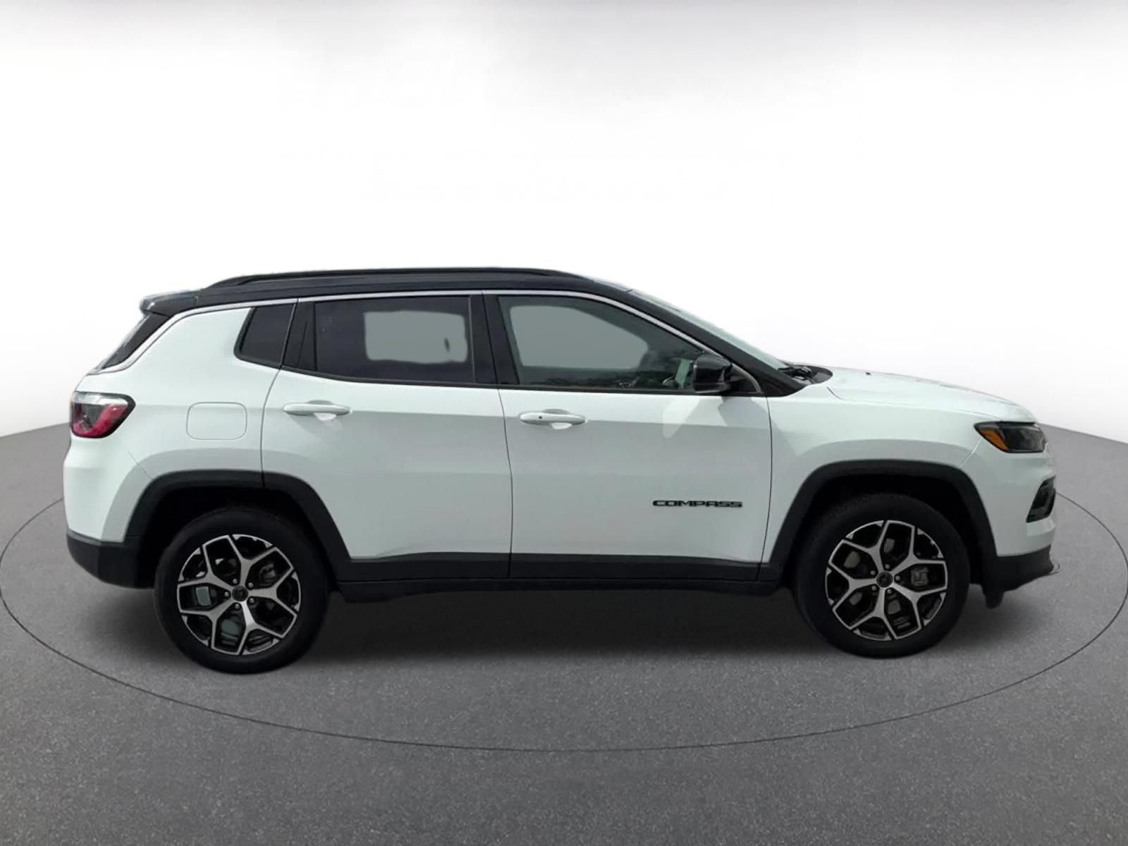 Used 2025 Jeep Compass Limited AWD/4WD image 16