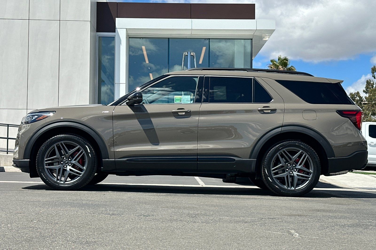 New 2026 Ford Explorer ST-Line w/ ST-Line Street Pack RWD image 6