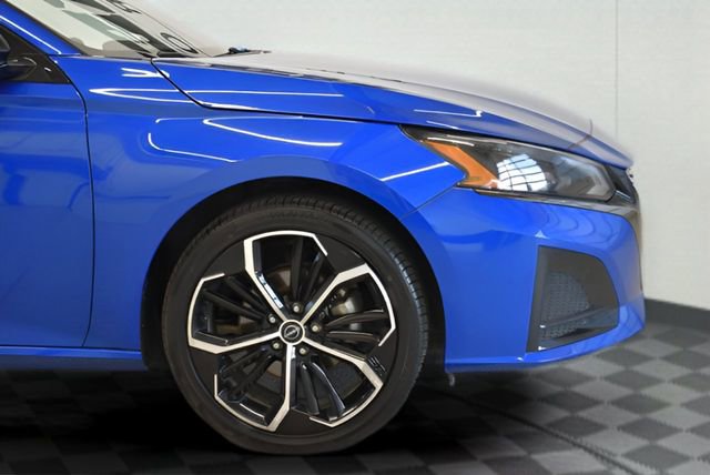 Used 2025 Nissan Altima 2.5 SR FWD image 13