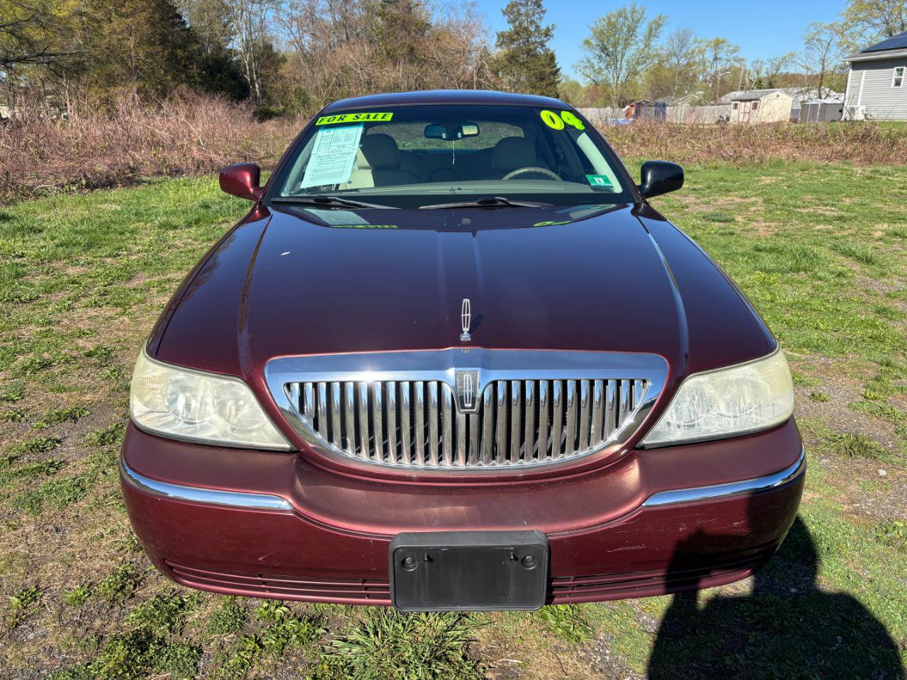 Used 2004 Lincoln Town Car Signature RWD image 2