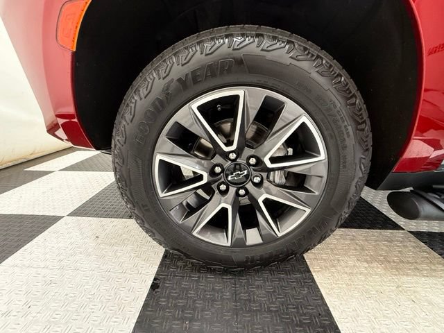 Used 2023 Chevrolet Suburban Z71 w/ Z71 Off-Road Package AWD/4WD image 13