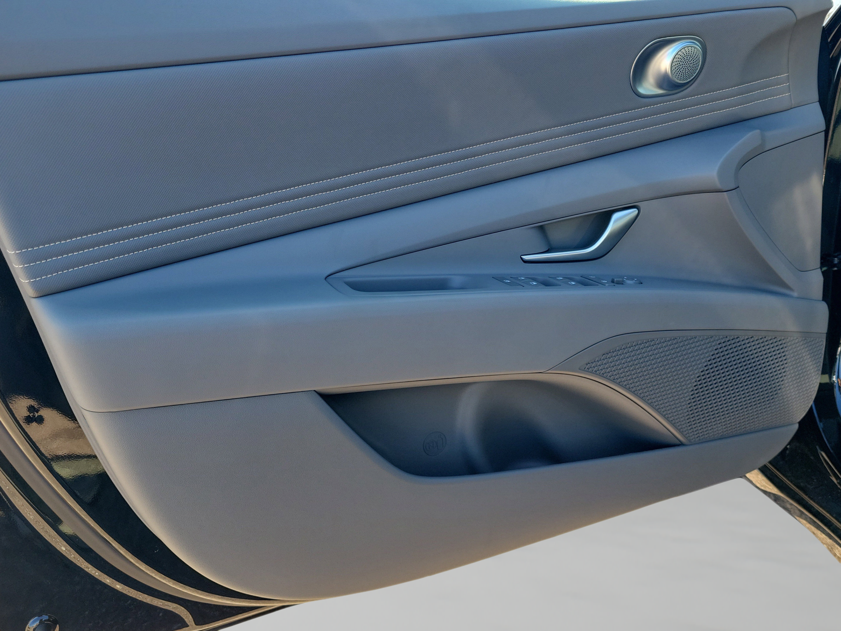 New 2026 Hyundai Elantra SEL FWD image 13