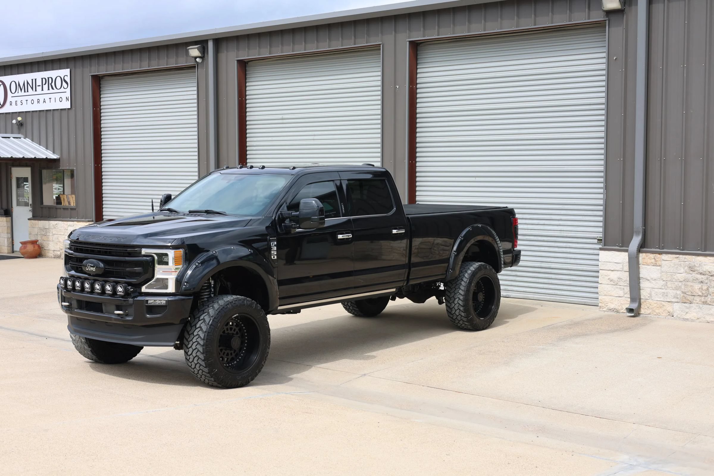 Used 2021 Ford F350 Platinum w/ FX4 Off-Road Package AWD/4WD image 13
