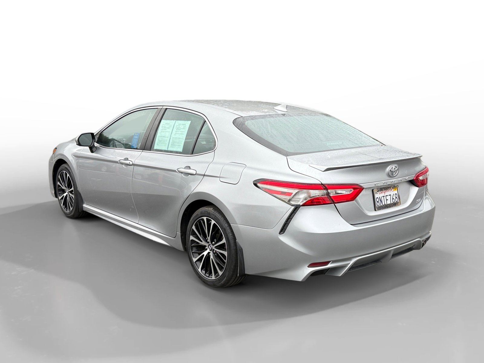 Used 2019 Toyota Camry SE image 3