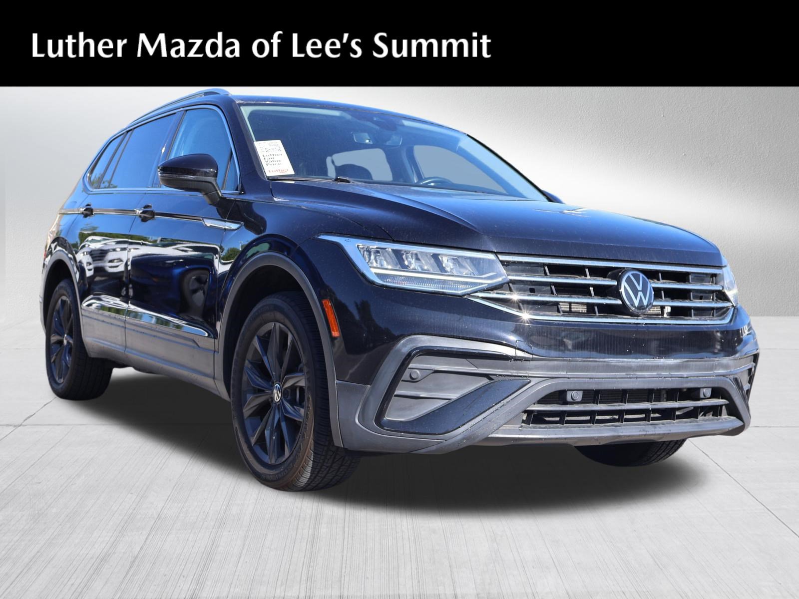 Used 2022 Volkswagen Tiguan SE w/ Panoramic Sunroof Package