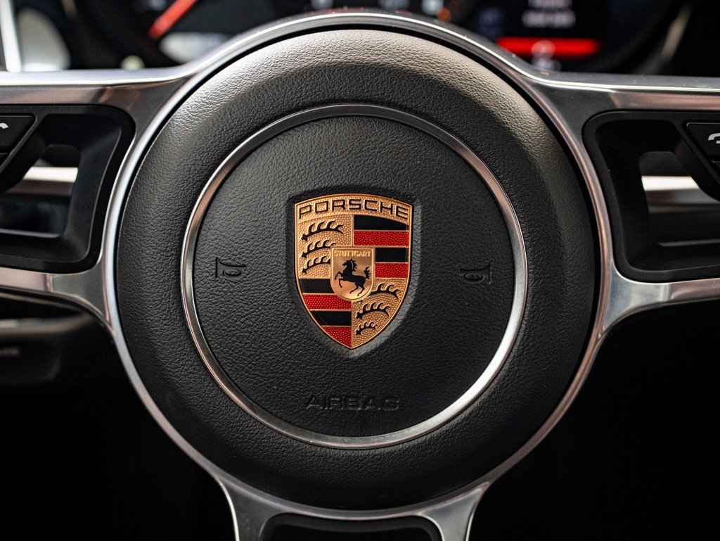 Certified 2018 Porsche Macan image 32