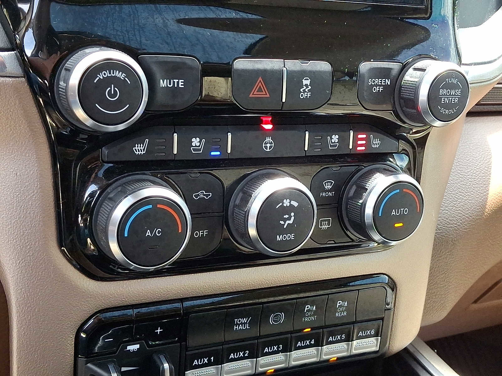 Used 2022 RAM 3500 Laramie AWD/4WD image 17