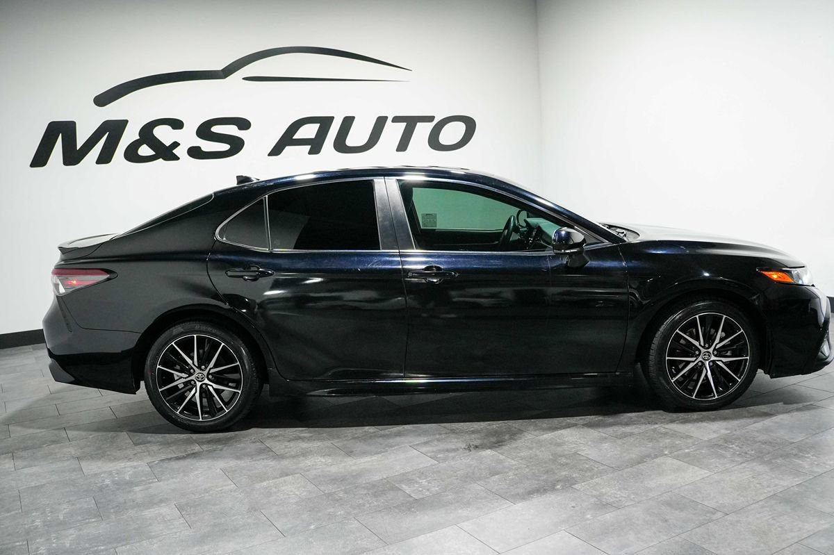 Used 2022 Toyota Camry SE FWD image 6