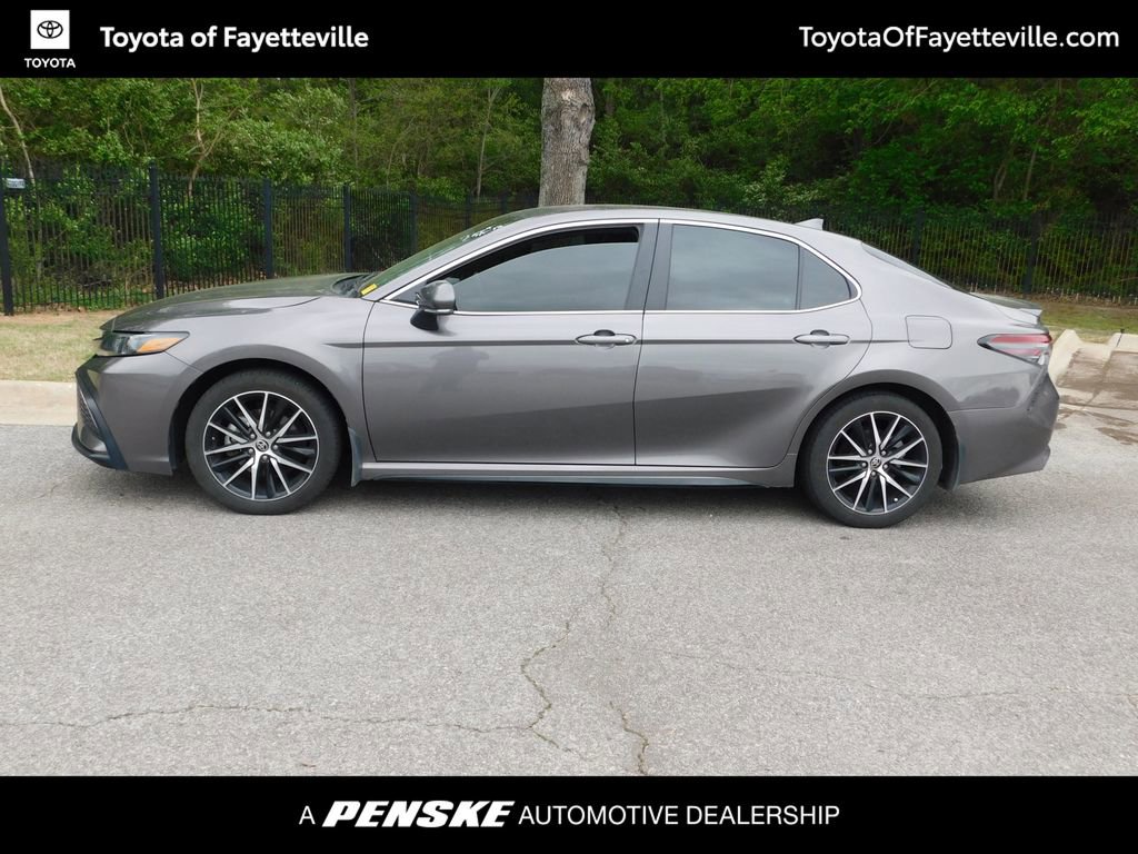 Used 2024 Toyota Camry SE image 2