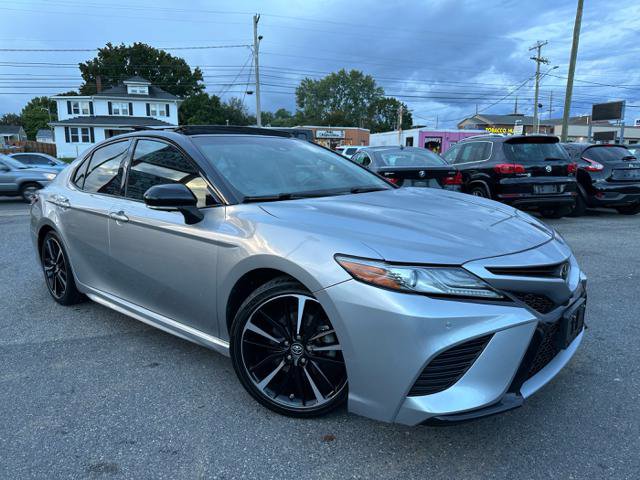 Used 2018 Toyota Camry XSE image 2