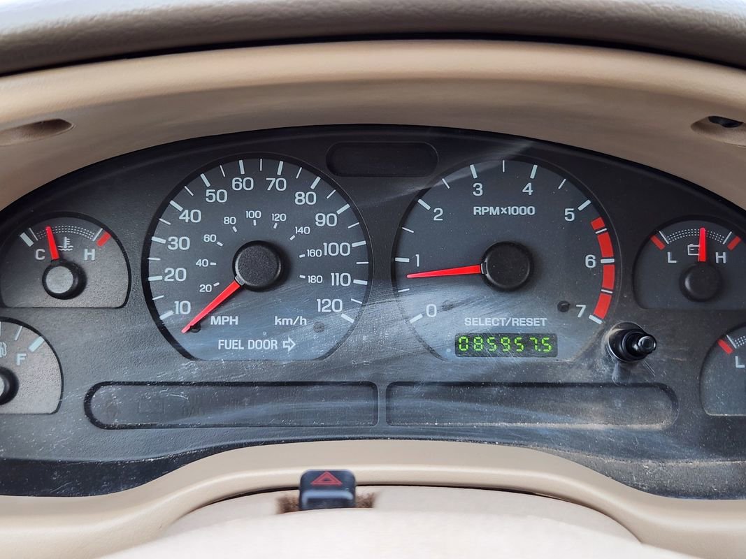 Used 2004 Ford Mustang Convertible image 19