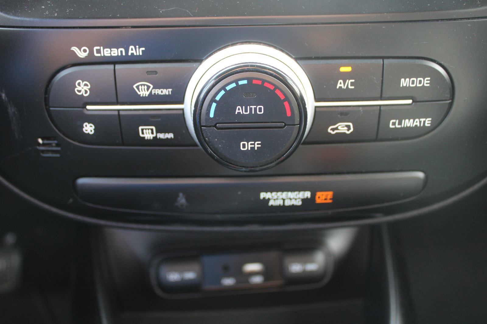 Certified 2018 Kia Soul + image 36