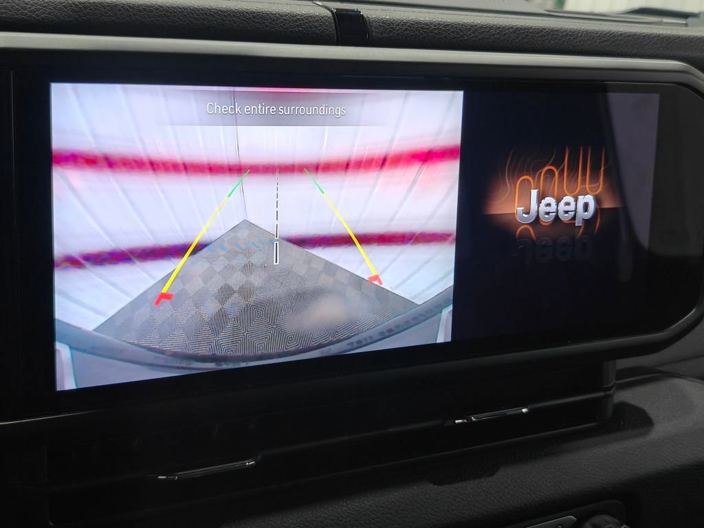 Used 2024 Jeep Wrangler Unlimited image 7