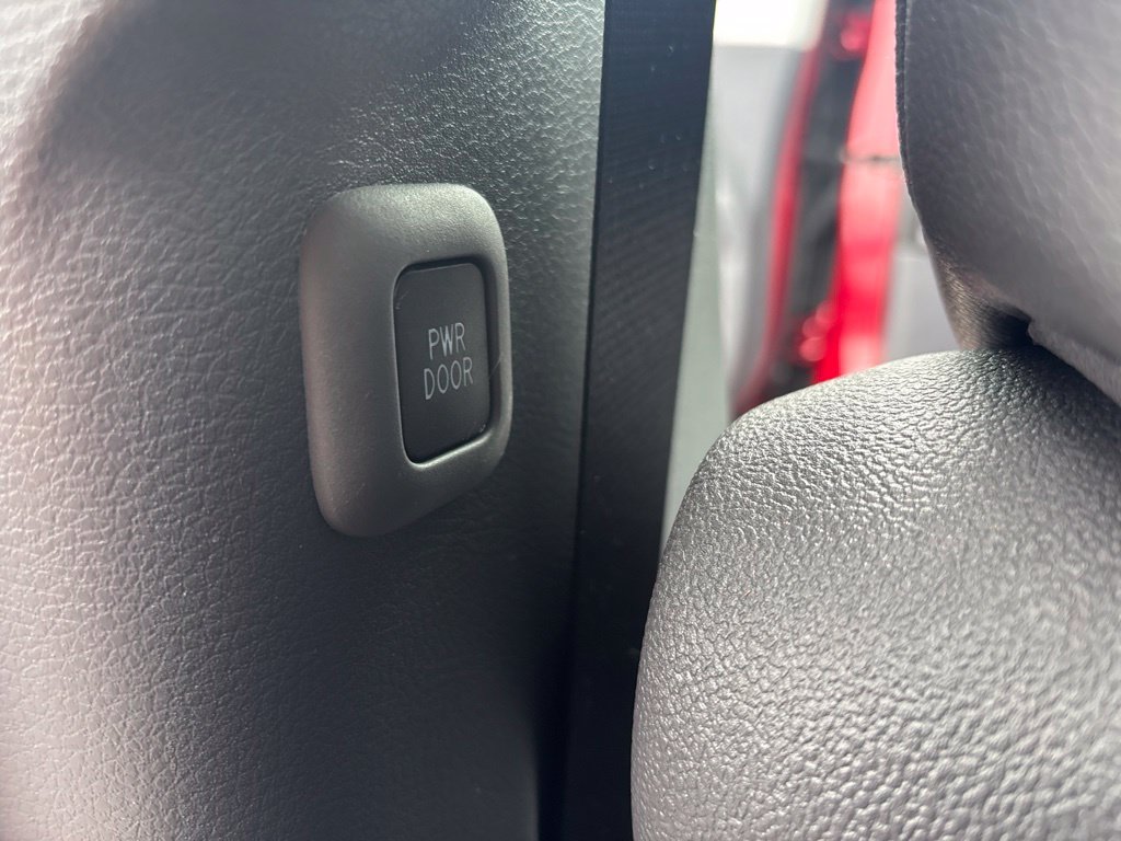 Used 2021 Toyota Sienna XSE FWD image 27