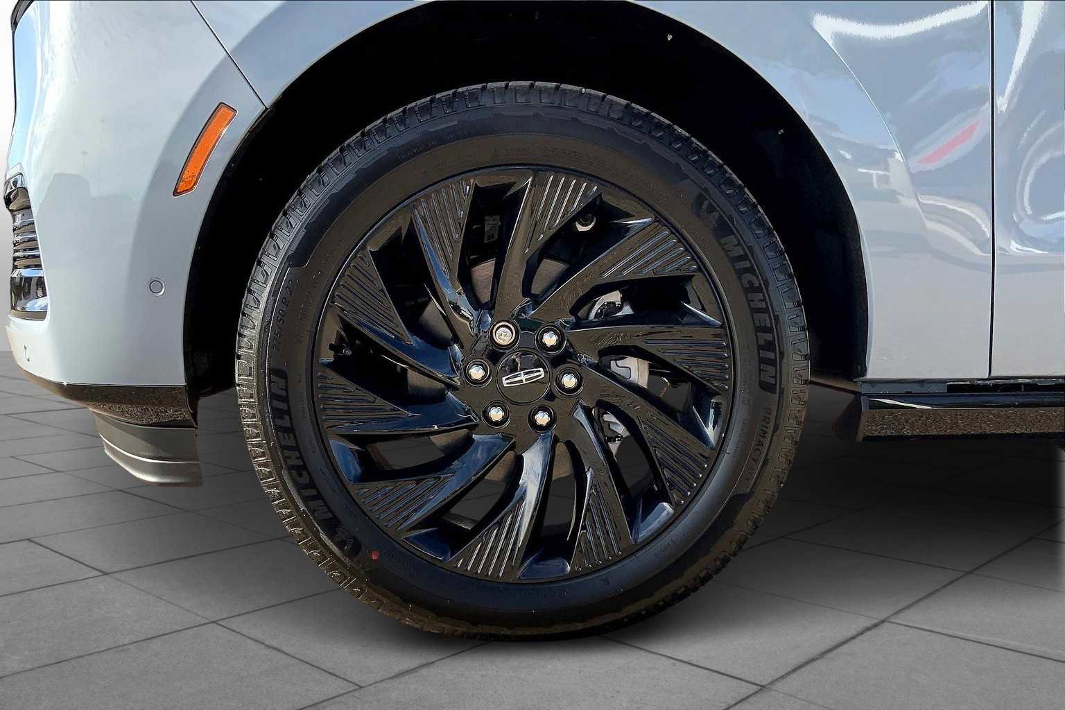 New 2025 Lincoln Navigator L Reserve w/ Jet Appearance Package image 11