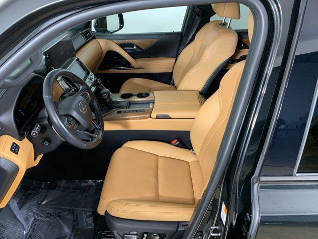 Certified 2025 Lexus LX 600 4WD w/ Interior Upgrade Package image 33