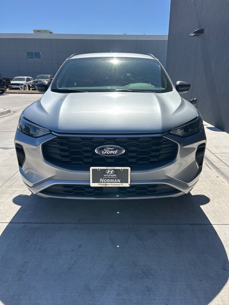 Used 2024 Ford Escape ST-Line image 2