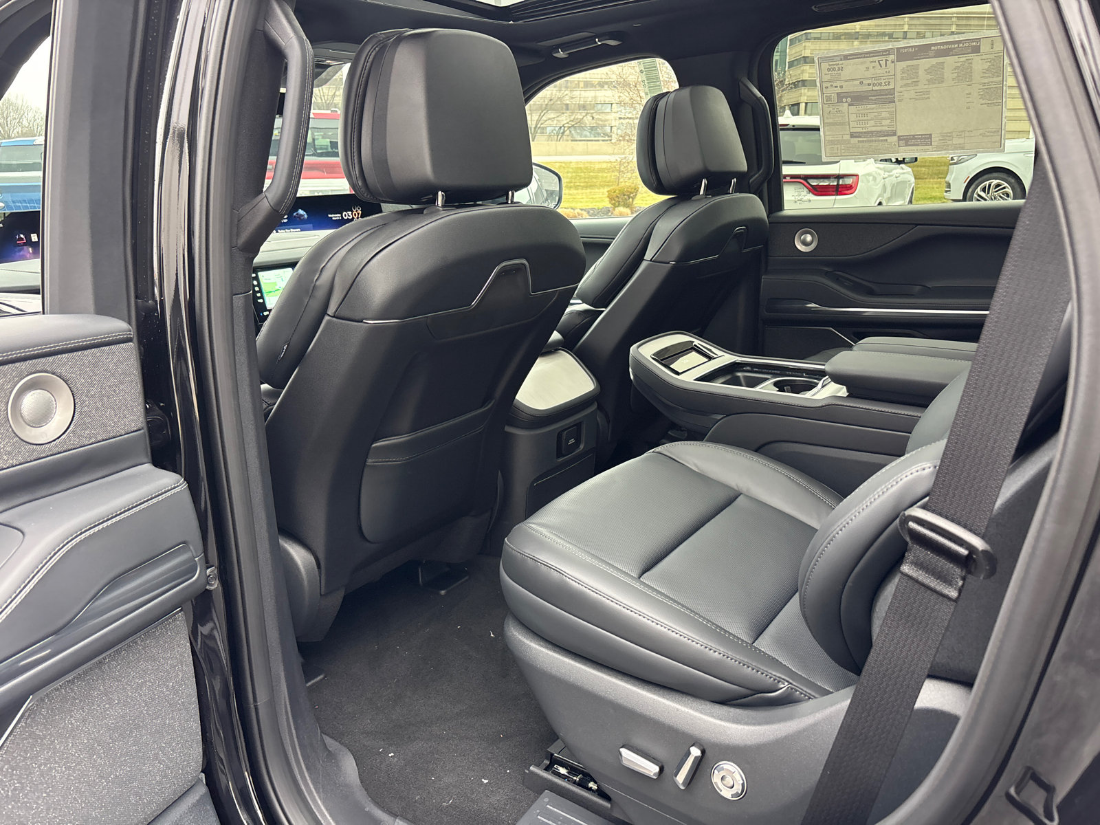 New 2026 Lincoln Navigator Reserve w/ Jet Appearance Package AWD/4WD image 27