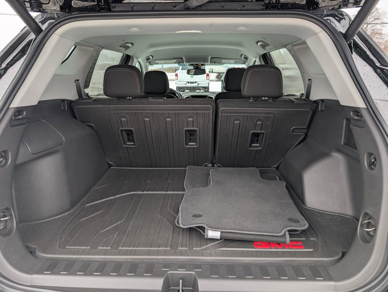 Used 2024 GMC Terrain SLE w/ Driver Convenience Package image 27