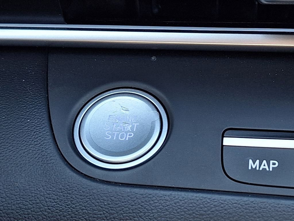 Used 2024 Hyundai Elantra Blue image 24