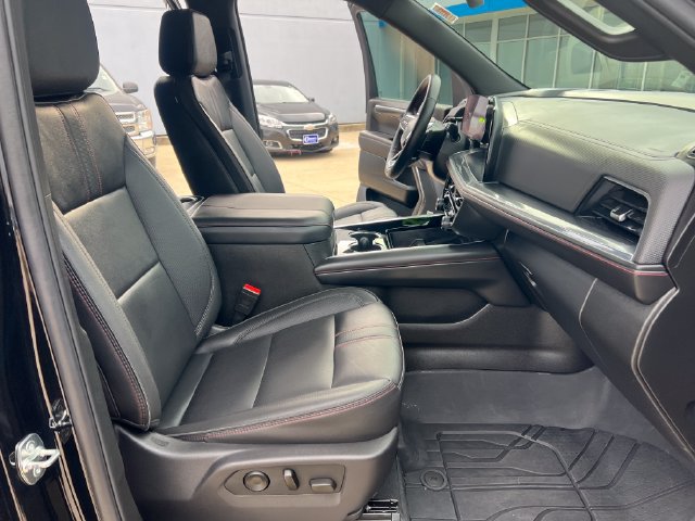Certified 2025 Chevrolet Suburban RST w/ Comfort Package AWD/4WD image 15
