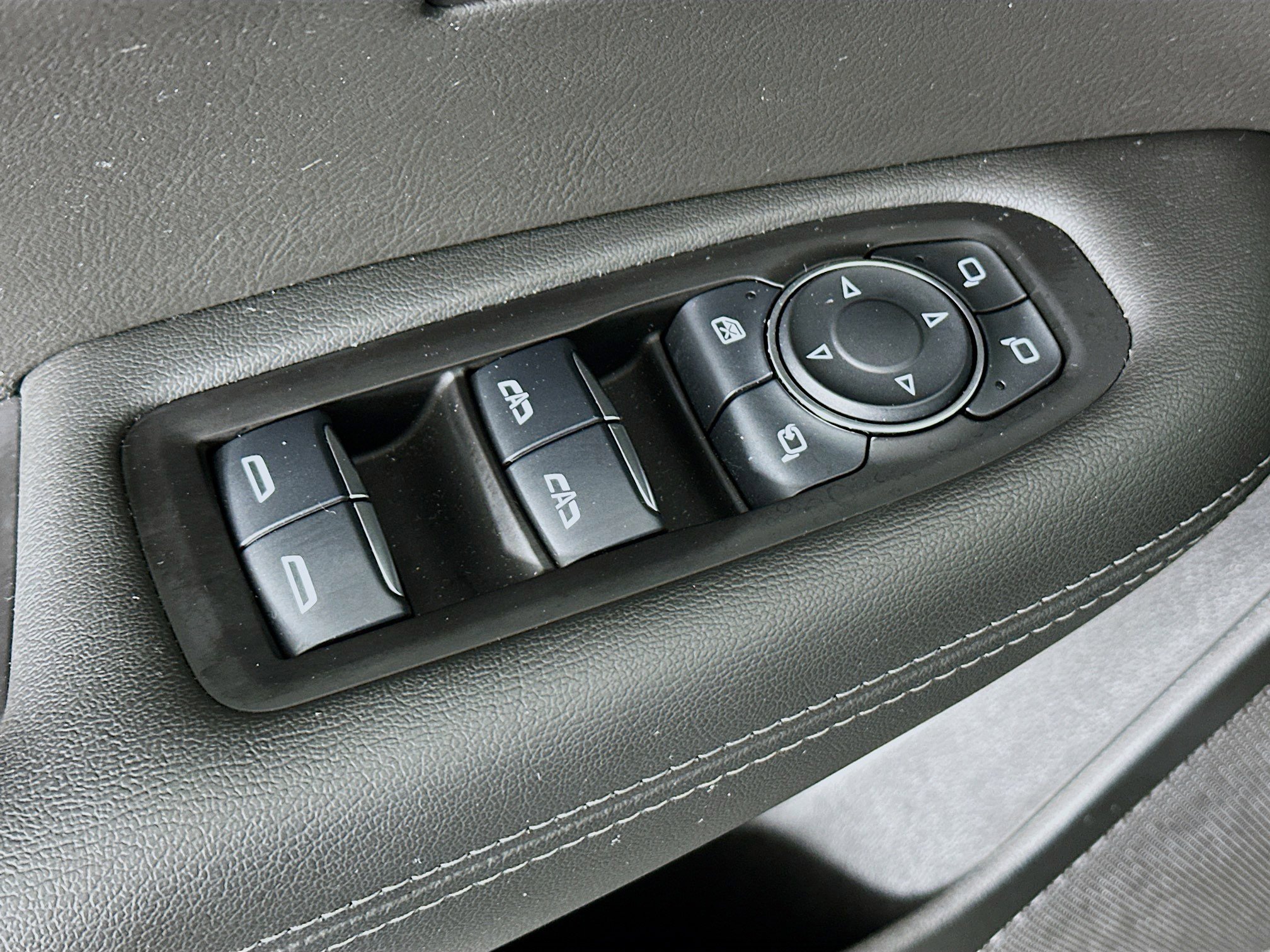 Used 2025 Cadillac XT6 Sport image 15