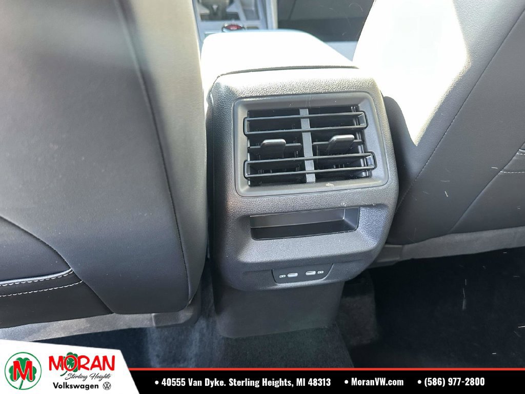 Certified 2026 Volkswagen Tiguan SE w/ Panoramic Sunroof Package FWD image 12