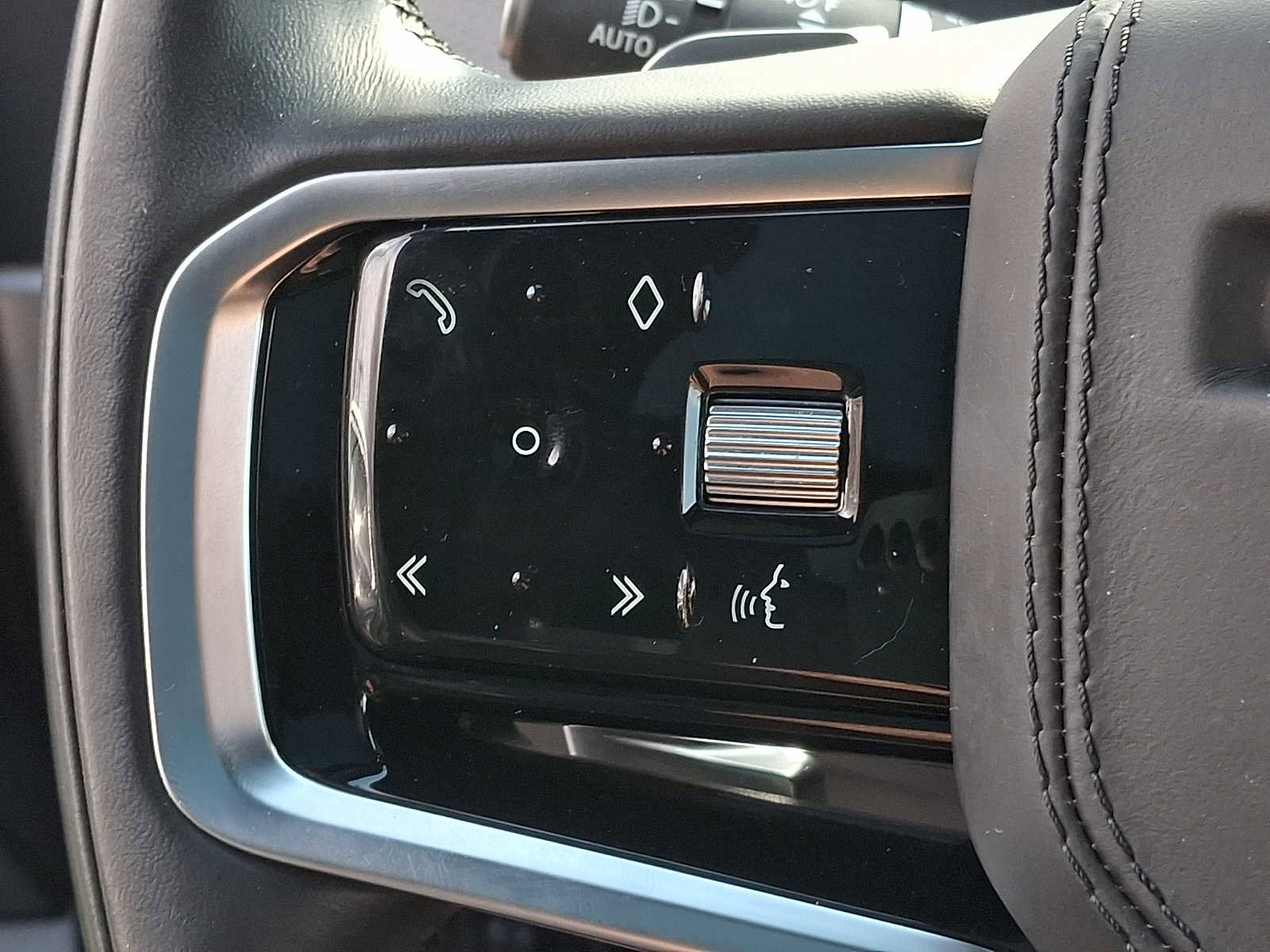 Used 2023 Land Rover Range Rover Velar R-Dynamic S image 18