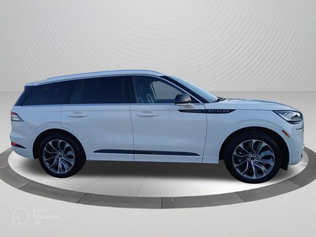 Used 2022 Lincoln Aviator Grand Touring AWD/4WD image 3
