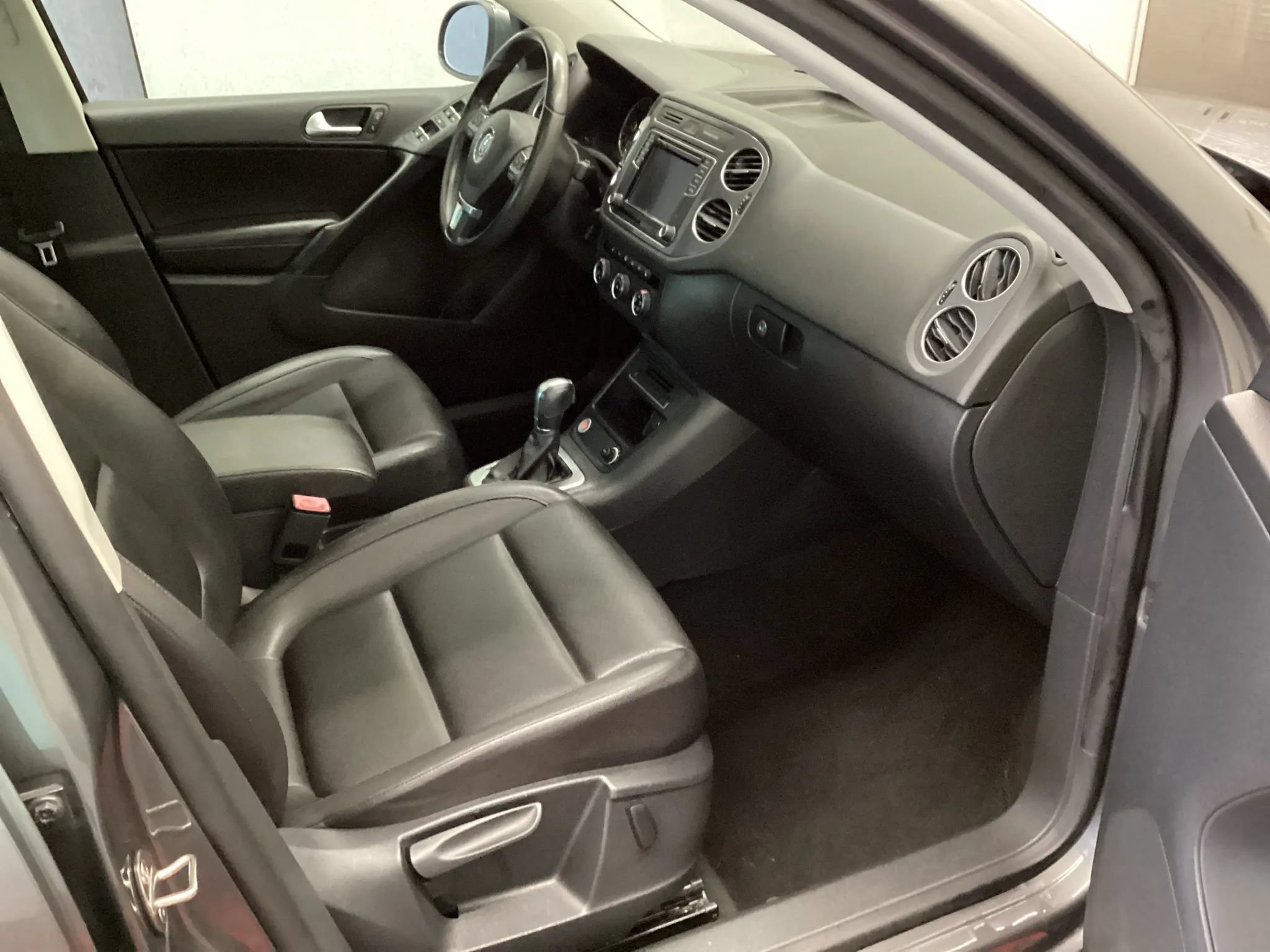 Used 2016 Volkswagen Tiguan SE FWD image 11