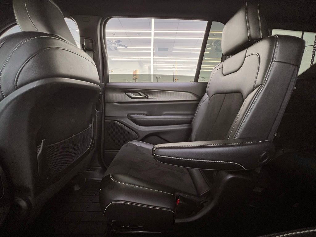 Used 2023 Jeep Grand Cherokee L Laredo image 19