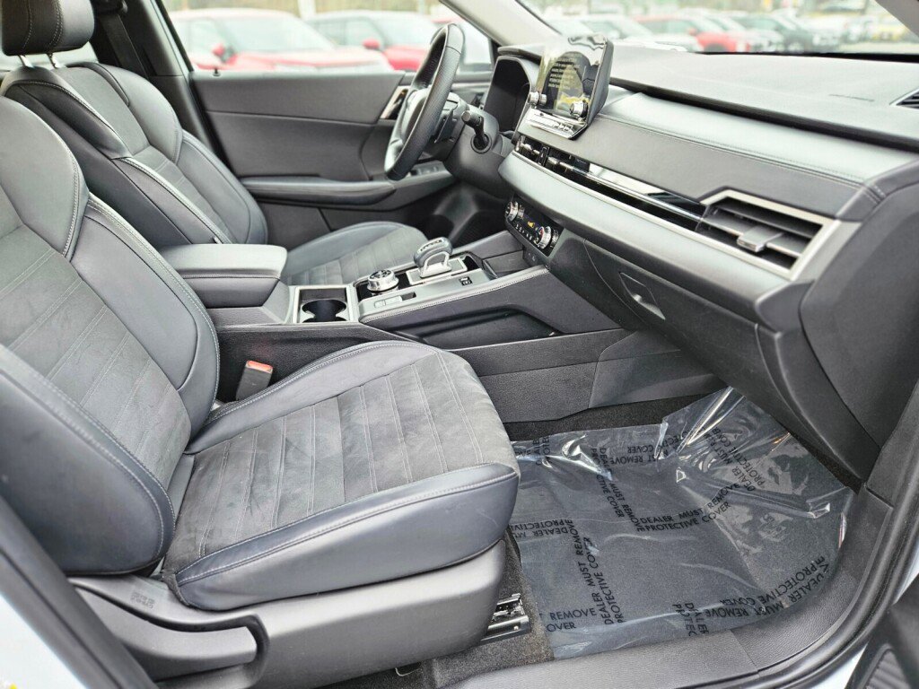 Used 2024 Mitsubishi Outlander SE image 11