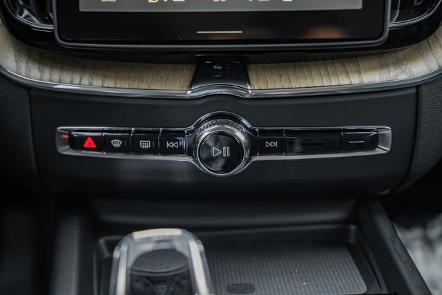 New 2026 Volvo XC60 B5 Ultra w/ Protection Package Premier image 22