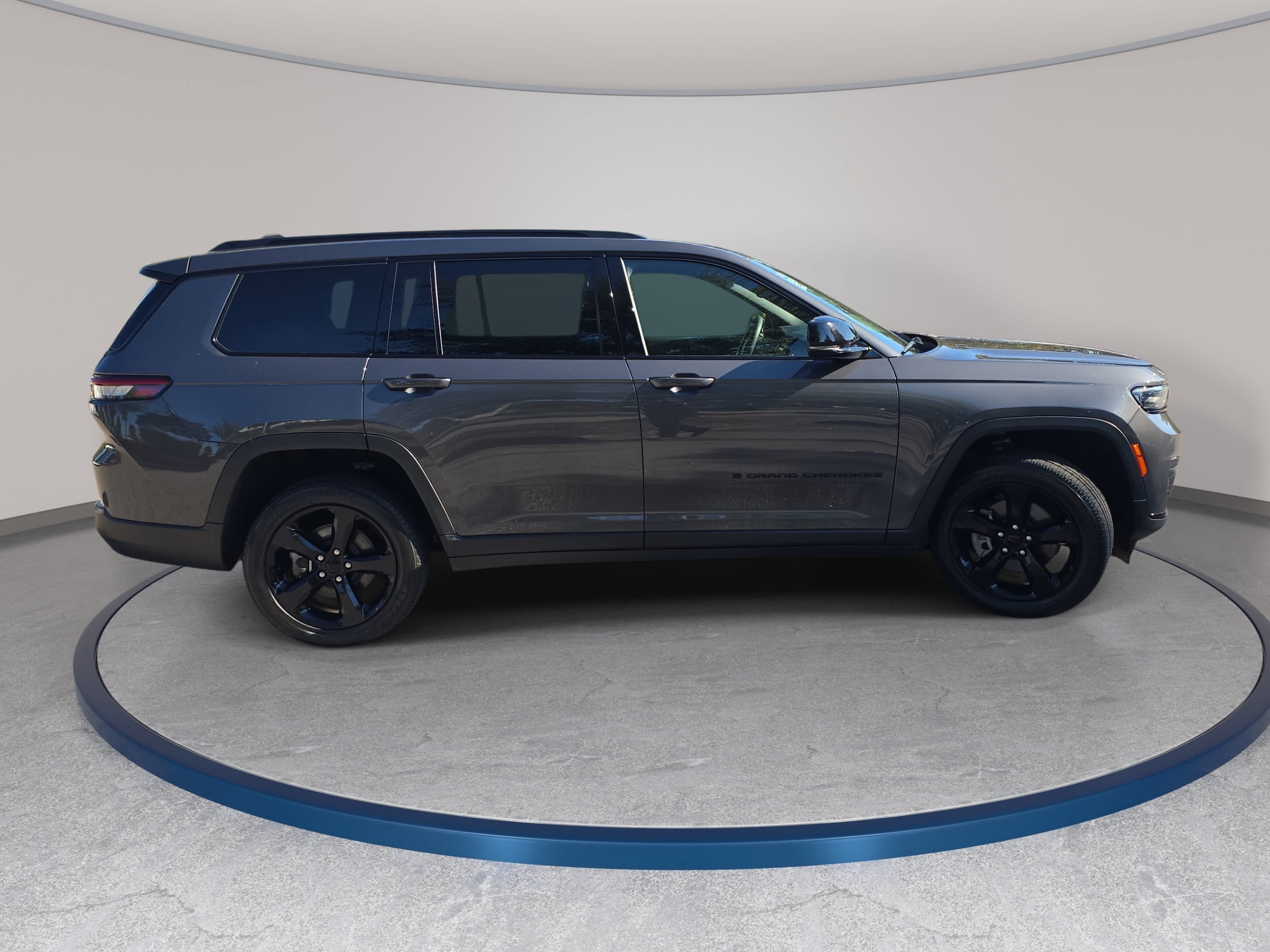Used 2023 Jeep Grand Cherokee L Laredo AWD/4WD image 4