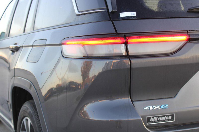 New 2023 Jeep Grand Cherokee Overland w/ Luxury Tech Group IV image 8